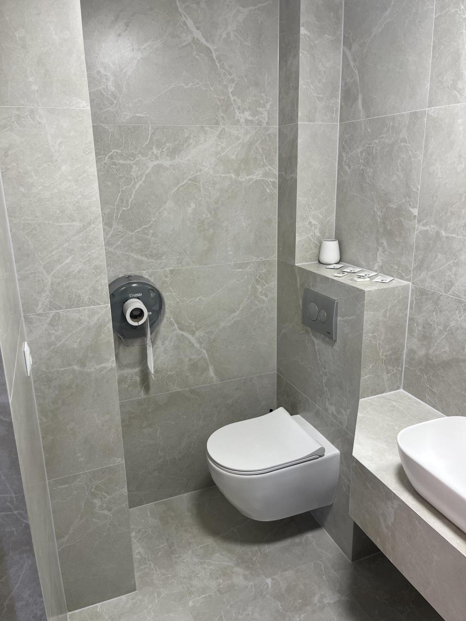 77/5 Hotel Кишинев Екстериор снимка