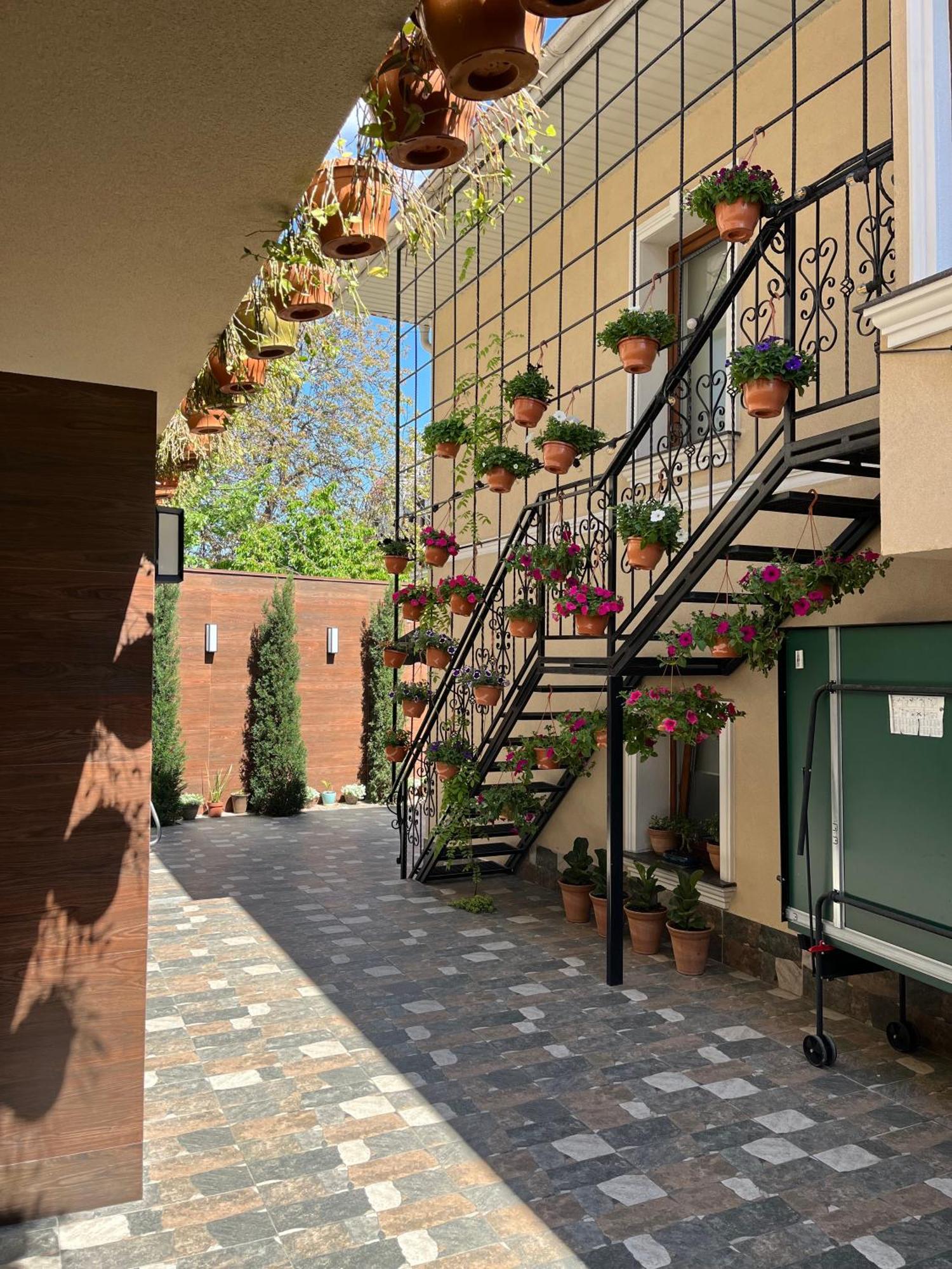 77/5 Hotel Кишинев Екстериор снимка