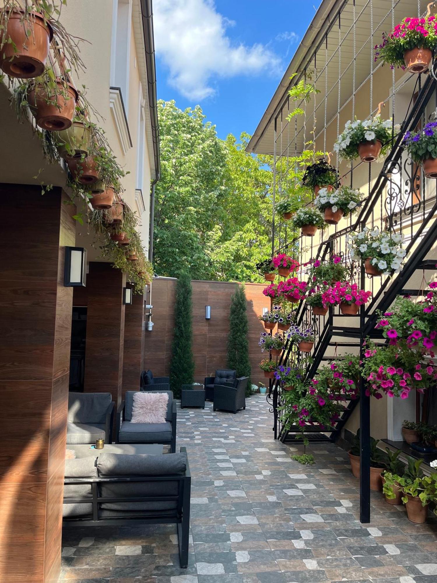 77/5 Hotel Кишинев Екстериор снимка